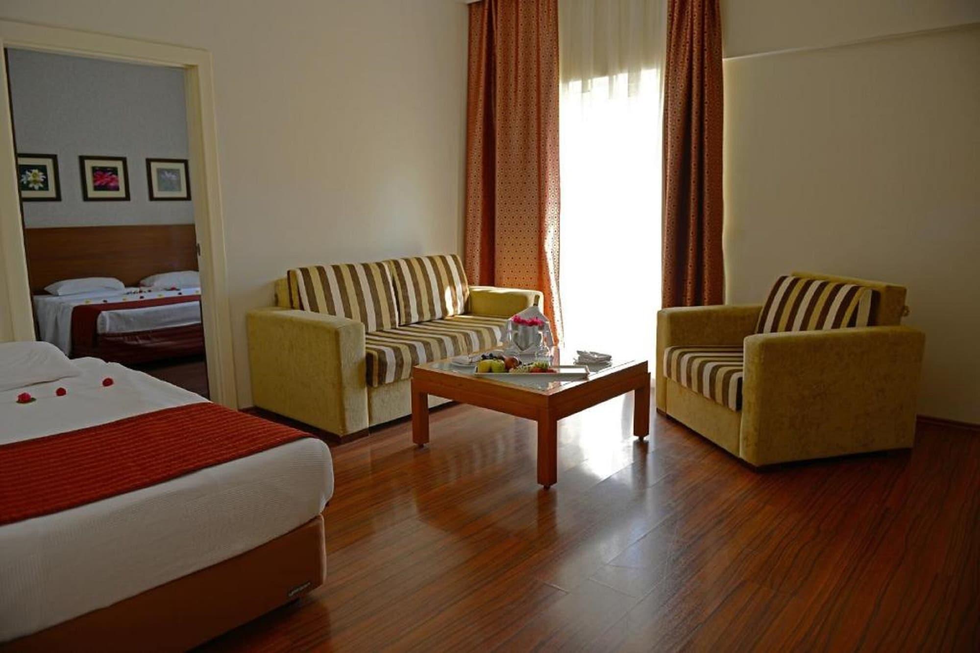 Queen'S Park Le Jardin Kemer Ngoại thất bức ảnh